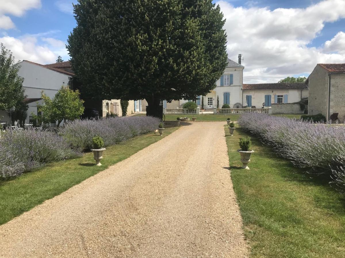 Le Four A Pain Hotell Saint-Jean-dʼAngély Eksteriør bilde