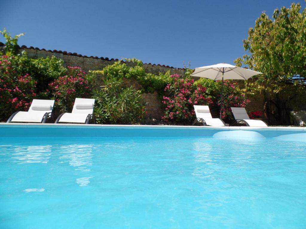 Le Four A Pain Hotell Saint-Jean-dʼAngély Eksteriør bilde