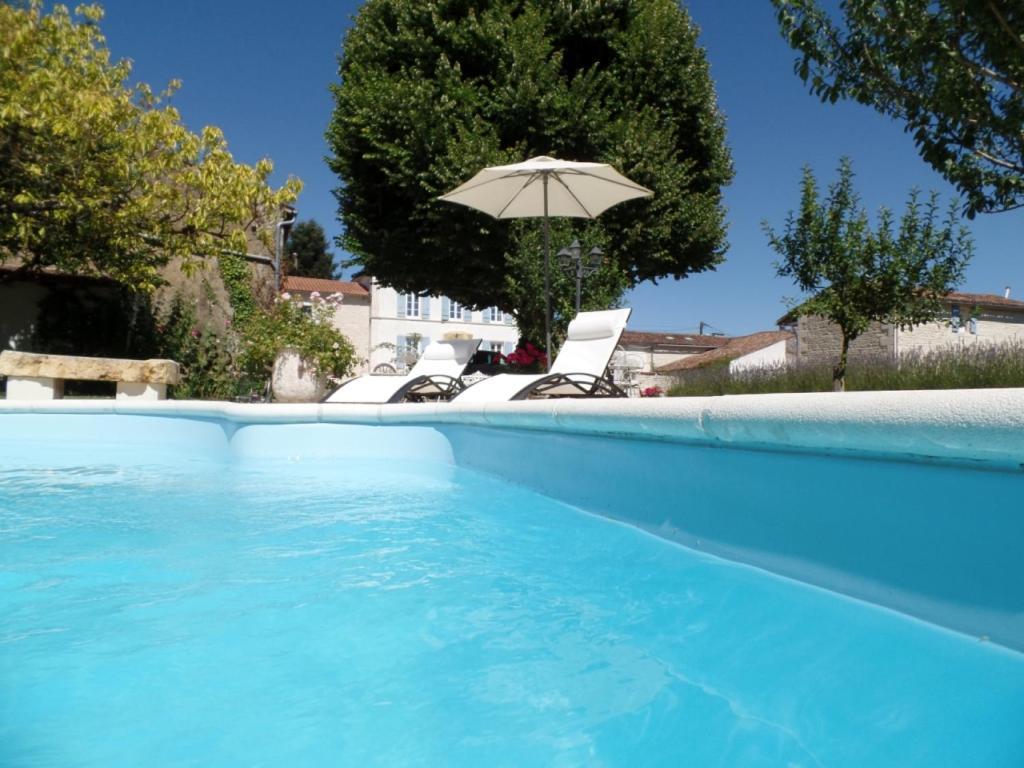 Le Four A Pain Hotell Saint-Jean-dʼAngély Eksteriør bilde