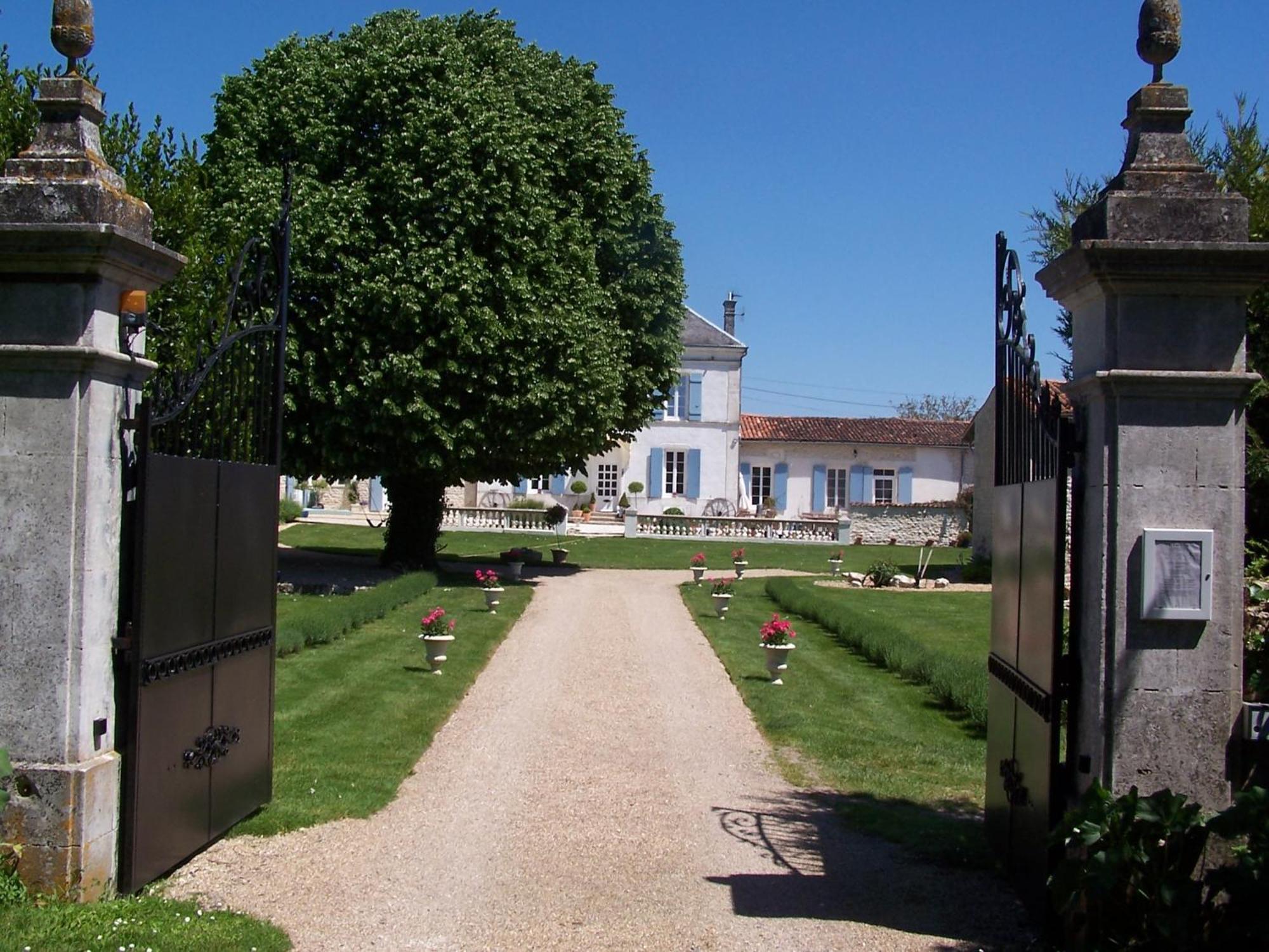 Le Four A Pain Hotell Saint-Jean-dʼAngély Eksteriør bilde