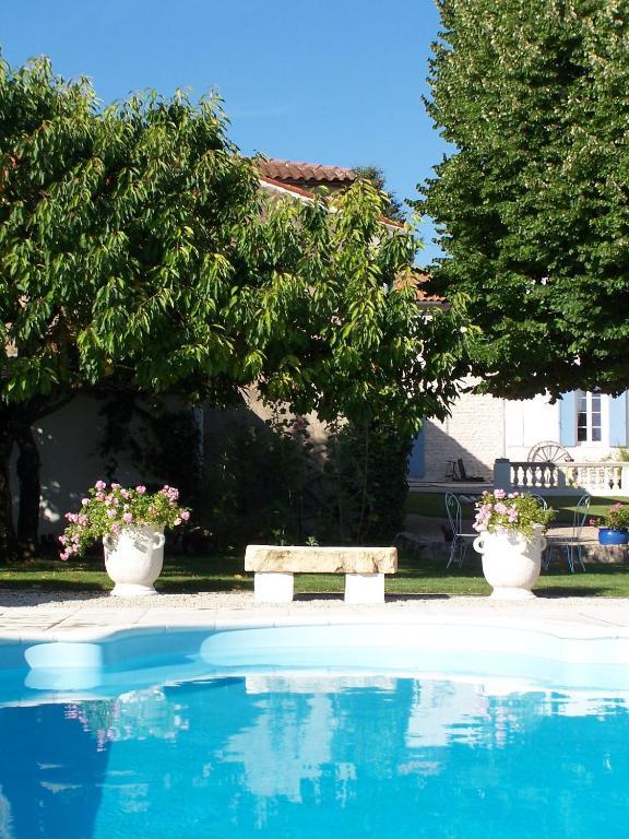 Le Four A Pain Hotell Saint-Jean-dʼAngély Eksteriør bilde