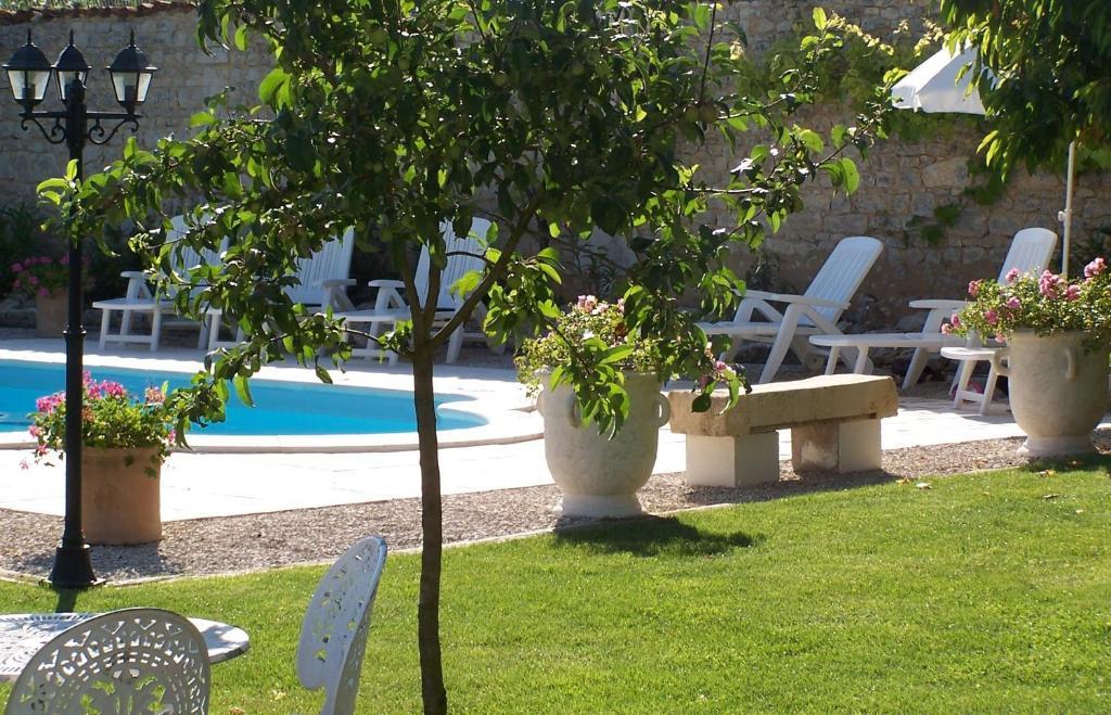 Le Four A Pain Hotell Saint-Jean-dʼAngély Eksteriør bilde