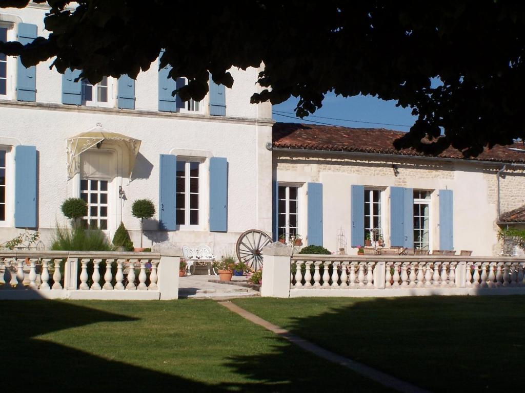 Le Four A Pain Hotell Saint-Jean-dʼAngély Eksteriør bilde