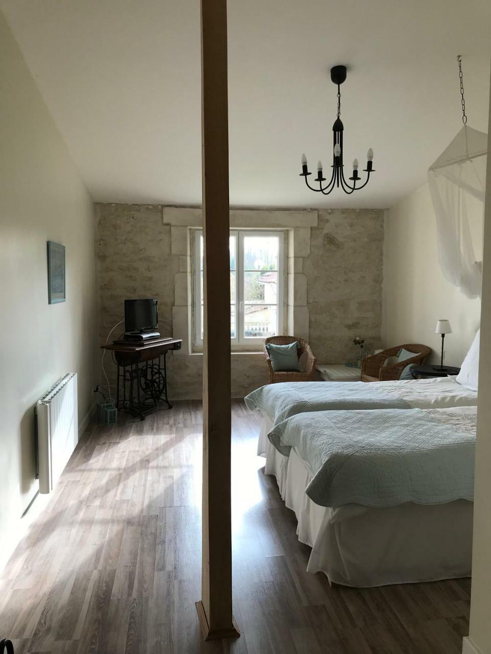 Le Four A Pain Hotell Saint-Jean-dʼAngély Eksteriør bilde